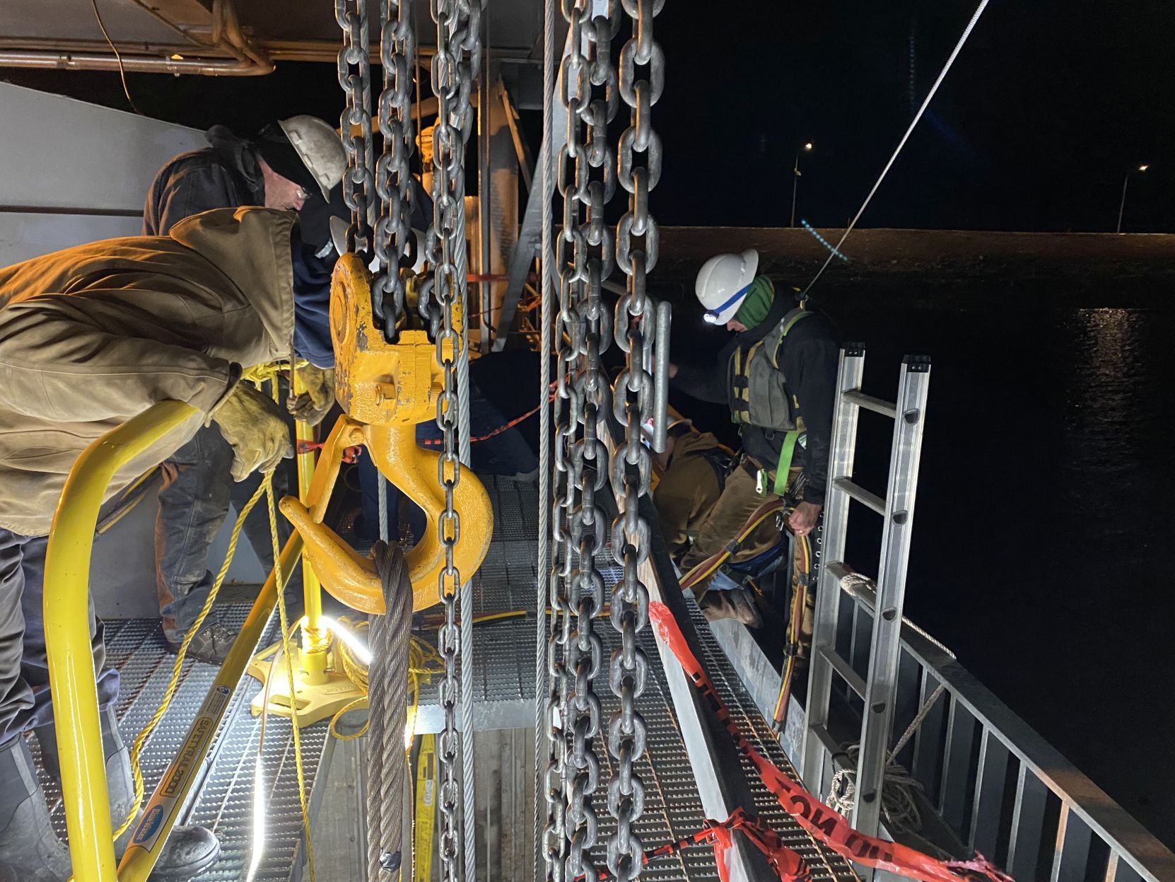 Night Repair diver going in water